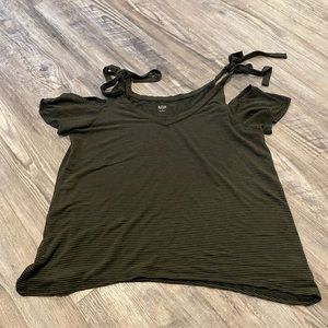 Cold shoulder shirt - ANA Size L